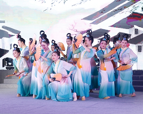 “十度春秋共風(fēng)雨 百年新程再起航”，南康城發(fā)集團(tuán)十周年慶典晚會精彩回眸